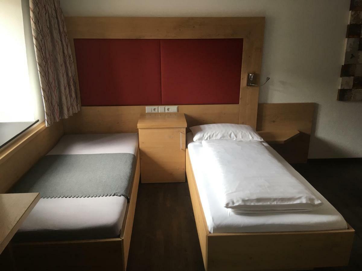 Landhotel Schwarzer Adler Tiefenbronn Dış mekan fotoğraf